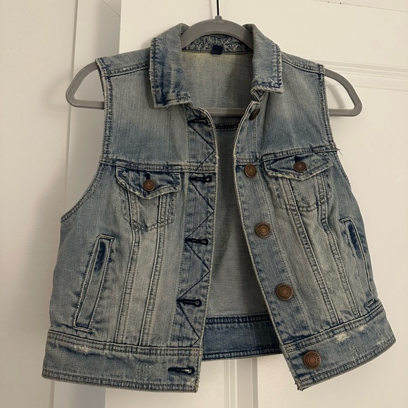 American Eagle Outfitters Jackets & Blazers - American Eagle Women’s Distressed Denim Vest Size Medium 100% Cotton